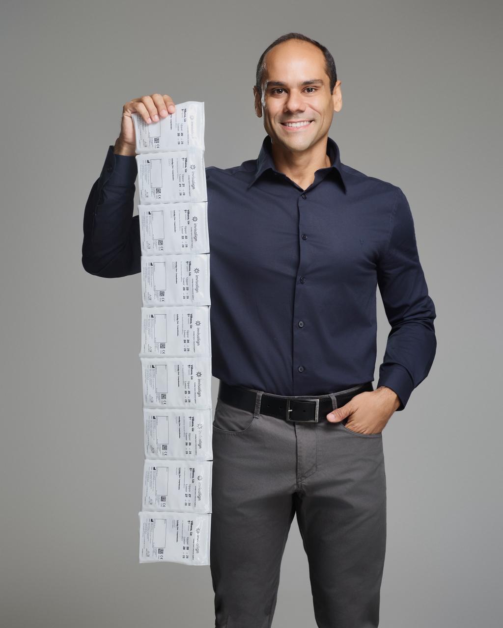 Dr. Cleverton Amorim — Especialista Platinum Invisalign em Natal/RN